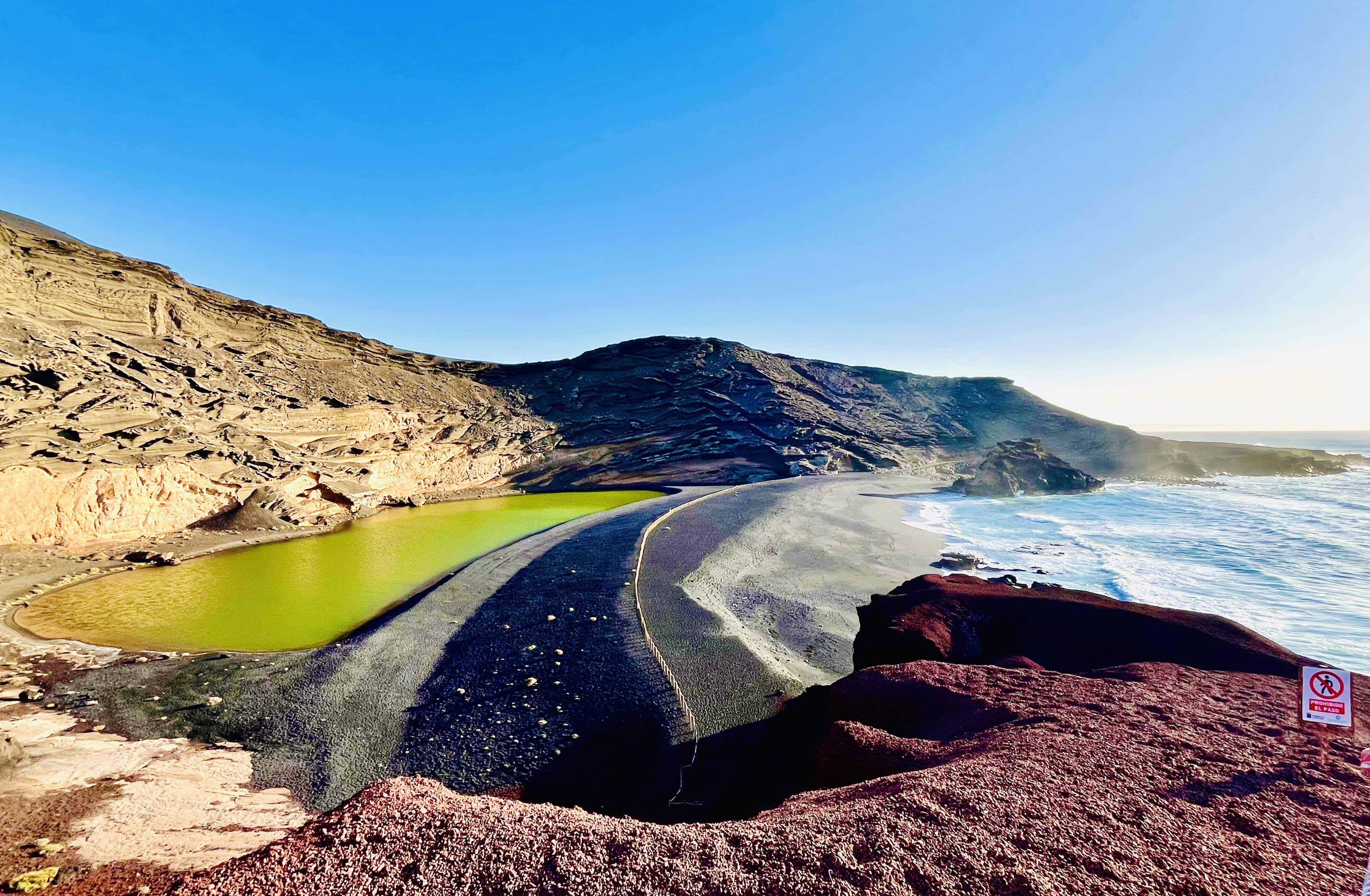 El Golfo, view to the amazing green lake